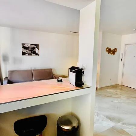 Climatise 600m De La Apartment *